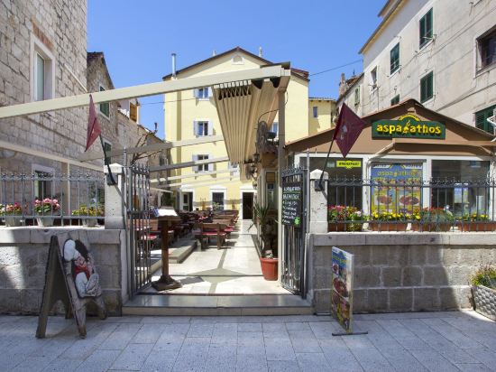 Hotels Near Chops Grill Steak & Seafood In Split - 2022 Hotels | Trip.com