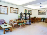 Pottery Flower B&B Hotels near Jiji Train Station