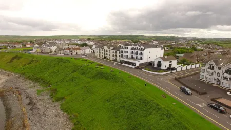 Bayview Hotel Отели в г. Portballintrae