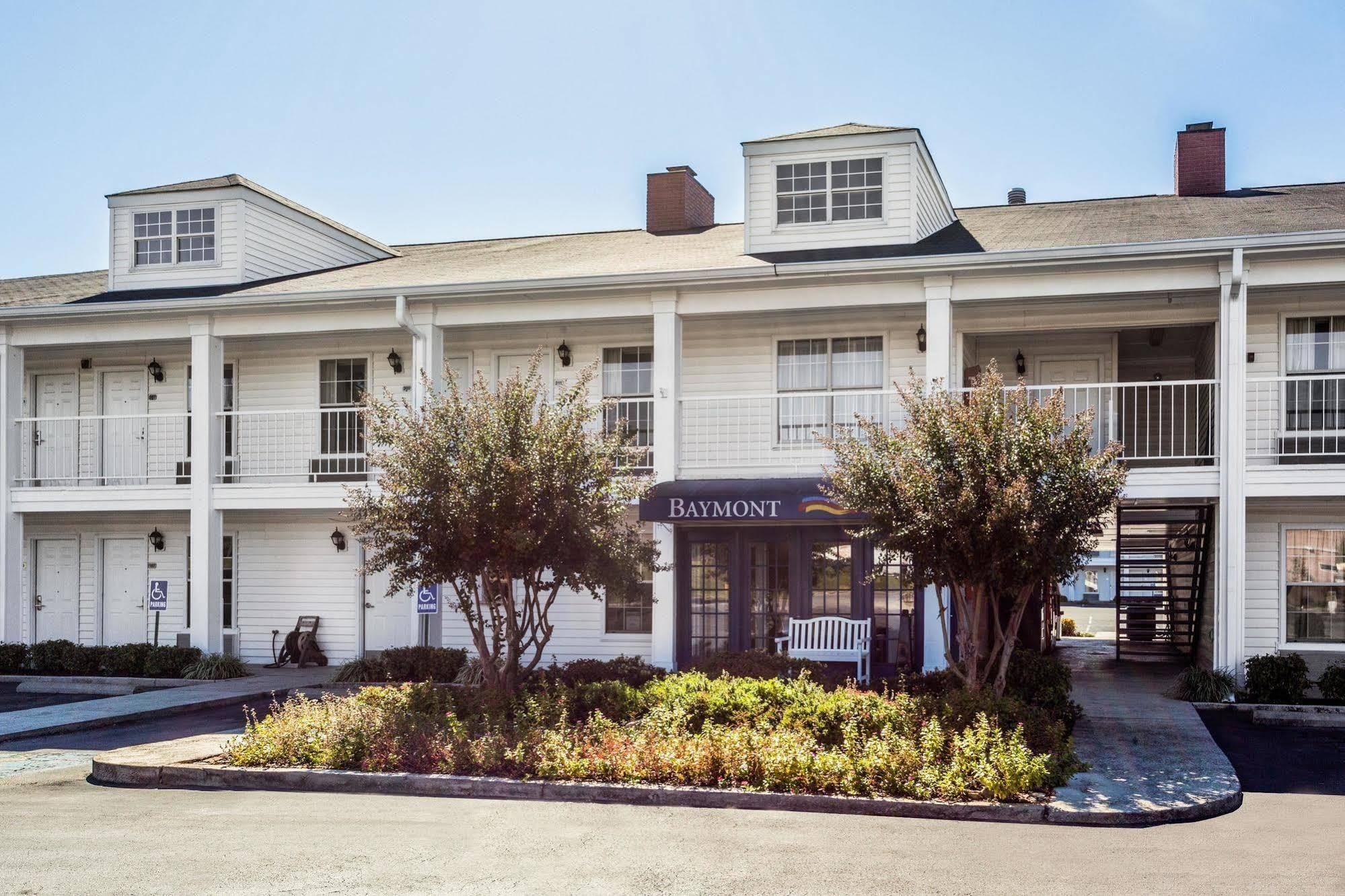 Red Roof Inn & Suites Calhoun