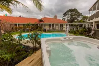 Summit Motor Lodge Hotels in Te Puna