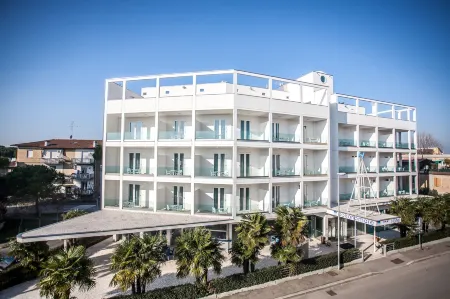 Hotel Oceanomare Отели в г. Lido Adriano