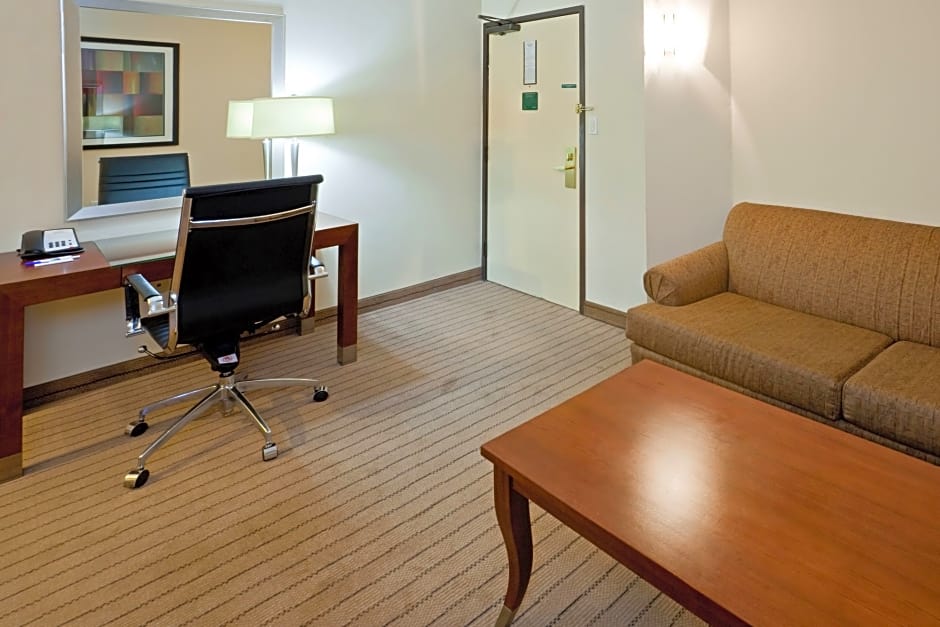 Holiday Inn Express & Suites Dallas Park Central Northeast