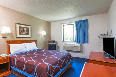 Super 8 by Wyndham Delmont Hotels in Greensburg