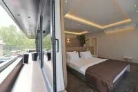 Apeiro City Avant-Garde Hotel