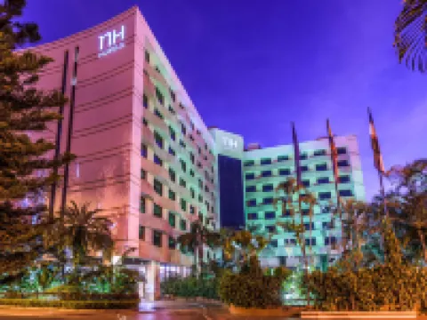 NH Cali Royal Hotels near Unicentro Cali