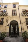 B&B Al Piazza Marina Отели рядом с достопримечательностью «Porta Felice»