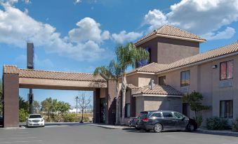 Sleep Inn & Suites Bakersfield North - Housity