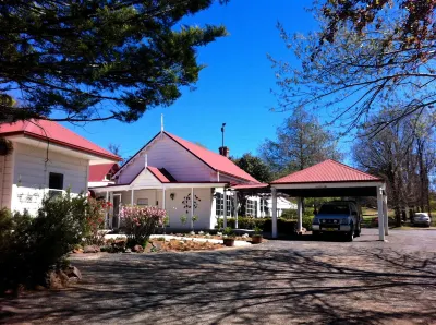 Moore Park Inn Hotel dekat University of New England