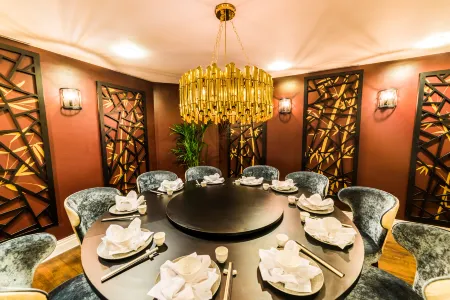 Crowne Plaza Liverpool John Lennon Airport Отели рядом с достопримечательностью «Paul McCartney's Childhood Home»