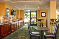 Fairfield Inn Bangor - breakfast