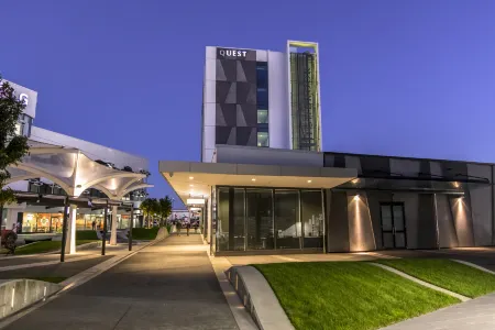 Quest Highbrook Отели рядом с достопримечательностью «Колледж Маклинс»