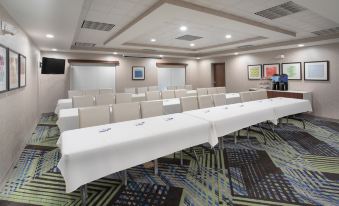 Holiday Inn Express & Suites Longmont - Boulder Area