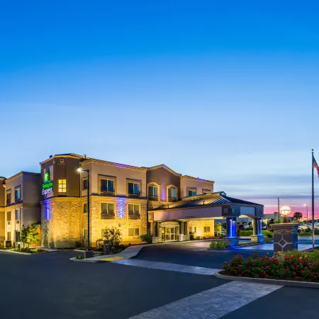 Holiday Inn Express & Suites SAN JOSE-MORGAN HILL by IHG