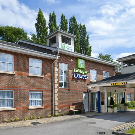 Holiday Inn Express LEEDS - EAST by IHG