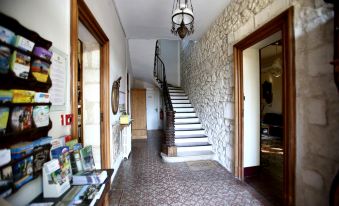 Logis Hôtel - Restaurant Résidence les Cèdres
