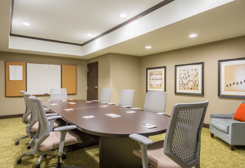 Staybridge Suites Kansas City-IndependenceOver view