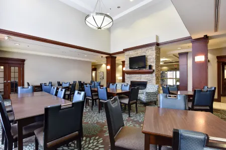 Staybridge Suites Guelph Отели в г. Wellington County