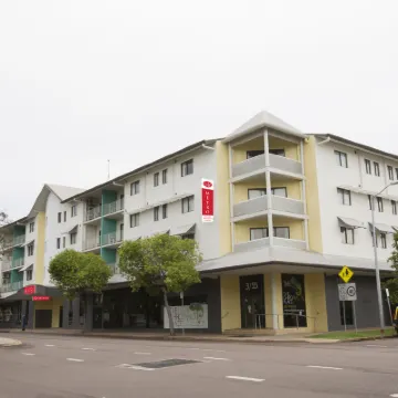 Metro Advance Apartments & Hotel Hotels near Travellers Walk
