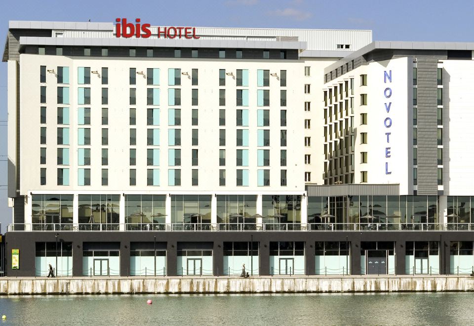 2. 노보텔 런던 엑..