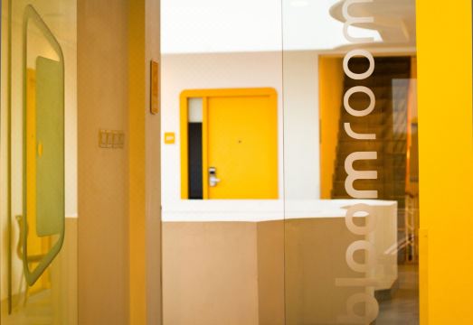 블룸룸스 @ 뉴델리 레일웨이 스테이션