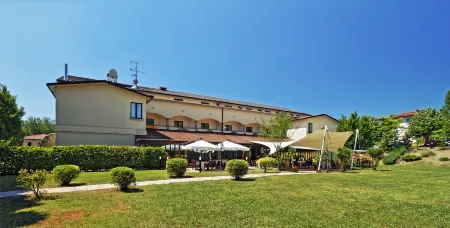 Albergo Della Roccia Отели в г. Felegara
