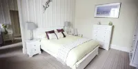 Vale House - Burton Suite