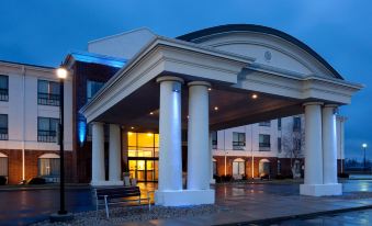 Holiday Inn Express & Suites Fort Atkinson