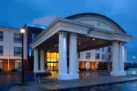 Holiday Inn Express & Suites Fort Atkinson