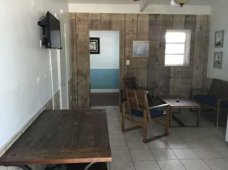 Edgewater Lodge Отели в г. Layton