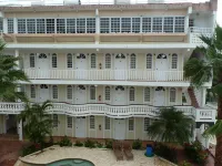 The Village Inn Hotel di Turabo