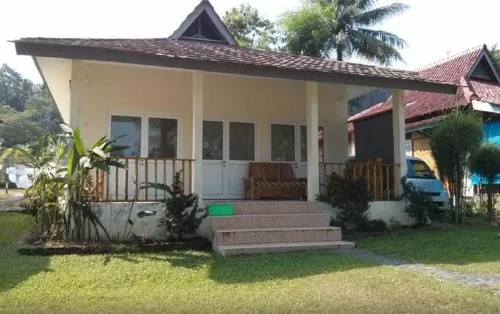 Ocean Queen Resort Hotels in Bayah