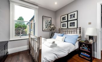 Luxurious Wandsworth Home Close to Putney Heath by Underthedoormat
