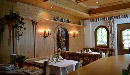 Gasthof Pension Traube Отели рядом с достопримечательностью «Fließer Platte»