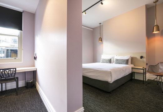 3. 나이트캡 앳 벨..