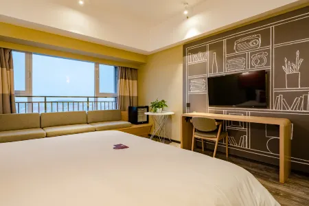 Ibis Hotel (Weihai Shandong University Bathing Beach Shop)