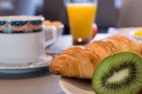 The Originals Boutique, Hôtel Normandie, Auxerre - servizio colazione