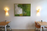 湖畔套房 Pomperlut附近的飯店