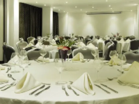 Park Grand Heathrow Hotels in Hounslow