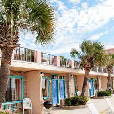 The Driftwood Lodge Hotel Exterior