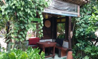 Dolphin Bungalows - Housity