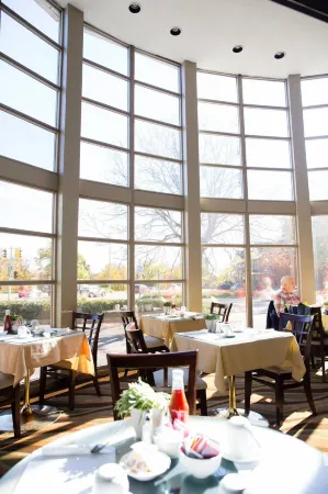 Admiral Inn Hamilton Отели рядом с достопримечательностью «Колледж Мохок»