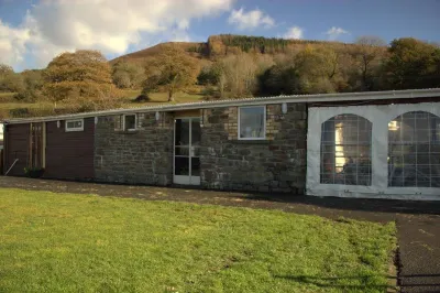 Penybryn Cottages Hotels near Saint Benedict's Catholic Church