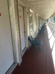 Waterford Inn - parking