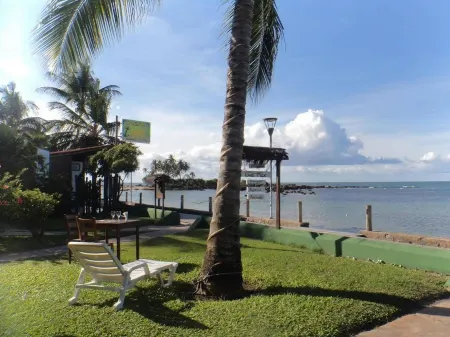 Chez Max Pousada Отели рядом с достопримечательностью «Segunda Praia»