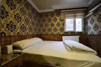 Hotel Istiklal - parking