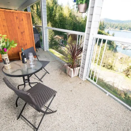 Madeira Park Oceanview Suites