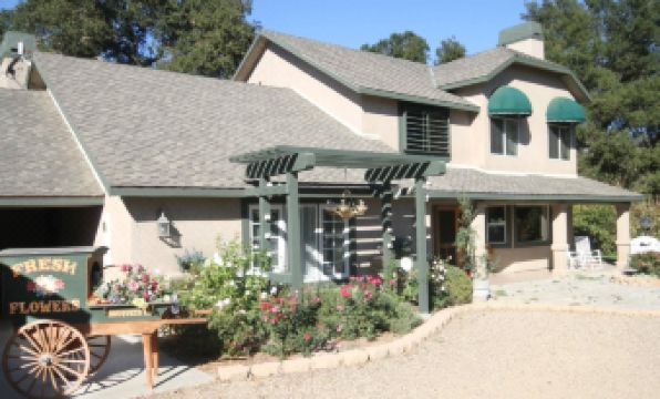 The Eden House Vineyard - Housity