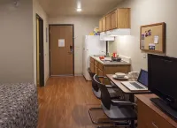 Extended Stay America Select Suites - Louisville - South - parking
