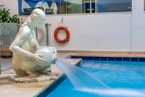 호텔 네이바 플라자